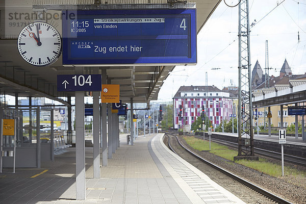 Anzeigetafel am Hauptbahnhof  Zugausfall wegen Streik  Koblenz  Rheinland-Pfalz  Deutschland  Europa