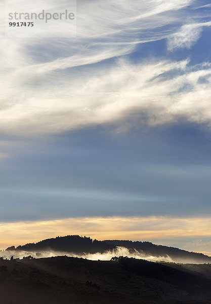 Vereinigte Staaten von Amerika USA Sonnenuntergang Hügel Küste Nebel Kalifornien