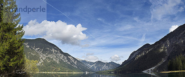 Landschaftlich schön landschaftlich reizvoll Berg See Herbst Ansicht Tirol Österreich