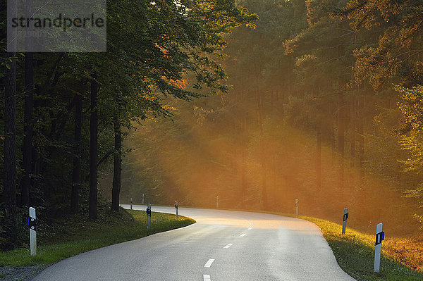 Sonnenuntergang Dunst Regen Bayern Elsenfeld Deutschland