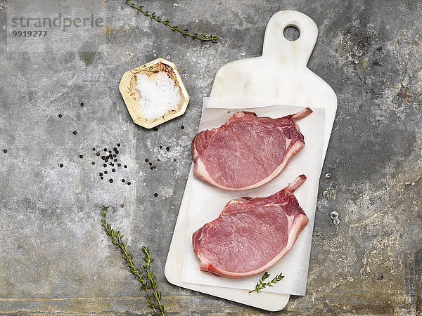 Studioaufnahme Papier Marmor Pergament Schweinefleisch Schwein Speisesalz Salz