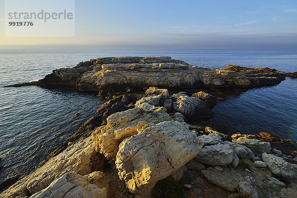 Frankreich Felsen Sommer Küste Provence - Alpes-Cote d Azur Martigues Mittelmeer