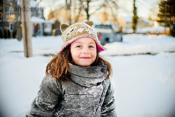Mädchen genießt den Winter
