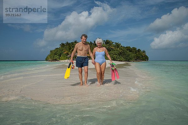 Seniorenpaar im Urlaub  Malediven