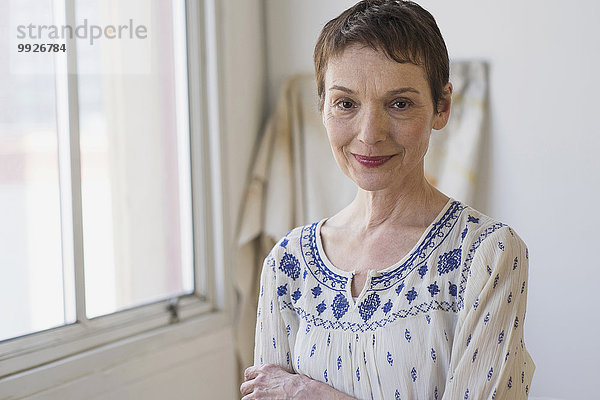 Innenaufnahme Senior Senioren Portrait Frau