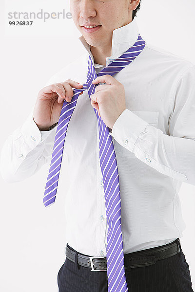 Geschäftsmann Krawatte binden