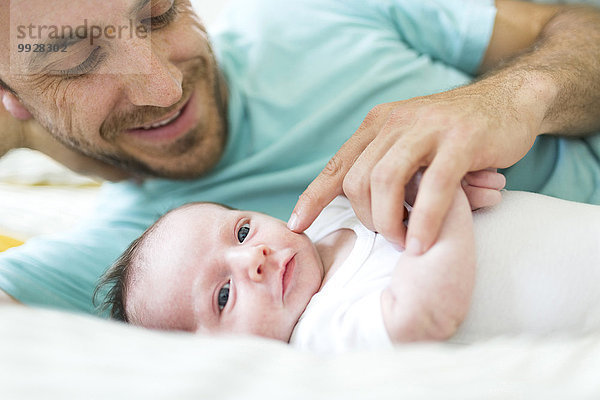 Junge - Person Menschlicher Vater Bett Baby