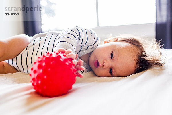 Europäer Bett Mädchen Baby spielen