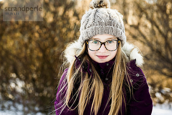 Außenaufnahme Europäer Winter lächeln Mädchen freie Natur