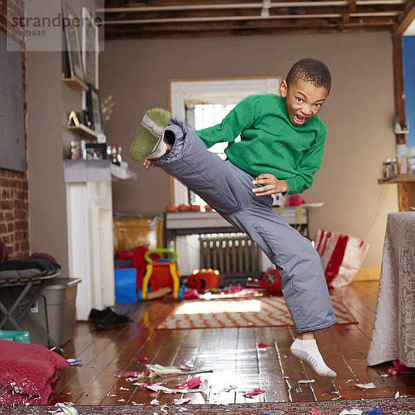 Junge - Person Zimmer treten schwarz Wohnzimmer Karate