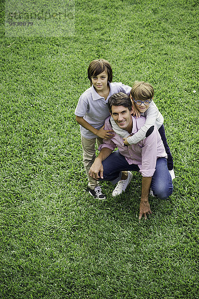 Vater und Söhne zusammen im Freien  Porträt