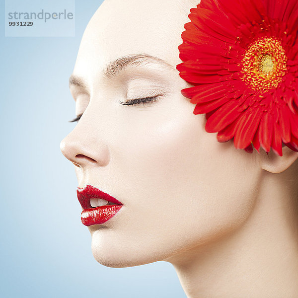 Europäer Frau Blume Lippenstift Übereinstimmung rot Kleidung