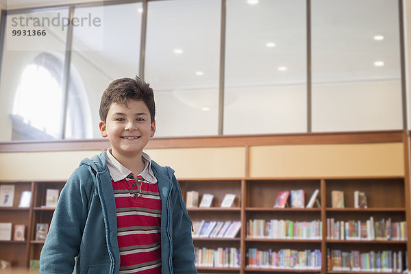 lächeln Junge - Person Hispanier Bibliotheksgebäude