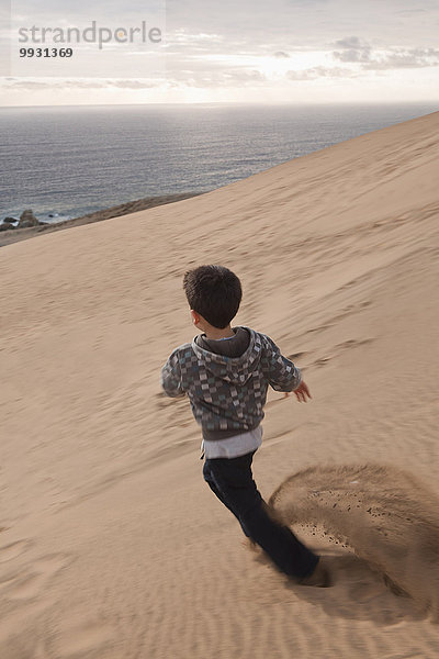 Strand Junge - Person Hispanier rennen Sand Düne