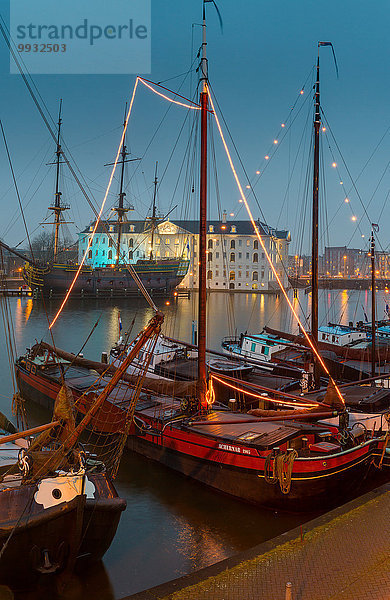 Wasser Amsterdam Hauptstadt Europa Winter Abend Nacht Großstadt Boot Geschichte Dorf Schiff Niederlande