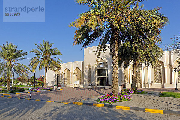 Sehenswürdigkeit bauen Vereinigte Arabische Emirate VAE Blume Tradition Baum Gebäude Straße Architektur Pflanze Museum Laterne - Beleuchtungskörper Asien Dubai Sharjah Schardscha Tourismus