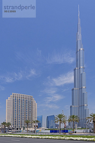 hoch oben Panorama Städtisches Motiv Städtische Motive Straßenszene Sehenswürdigkeit Baustelle Vereinigte Arabische Emirate VAE Technologie Baum Gebäude Straße Architektur Laterne - Beleuchtungskörper Asien Prachtstraße Burj Khalifa Dubai Tourismus