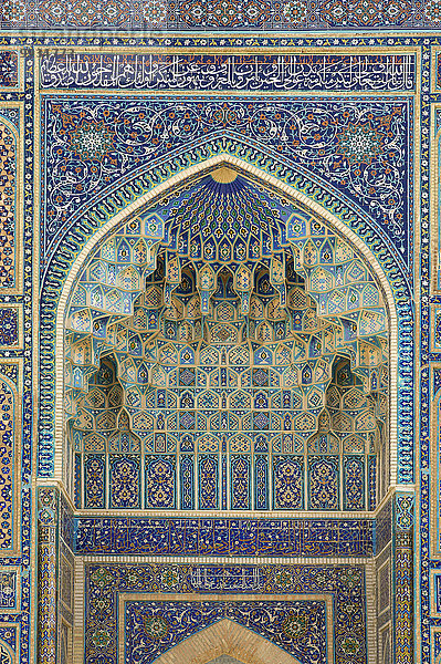 Hochformat bauen Gebäude niemand Architektur Geschichte Ostasien Monument Religion Dekoration innerhalb Islam Fliesenboden Asien Zentralasien Mausoleum Mosaik Samarkand Seidenstraße Grabmal Usbekistan