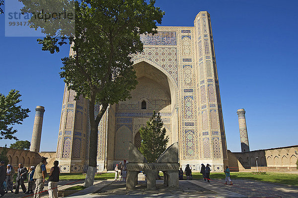 Außenaufnahme bauen Mensch Tag Menschen Gebäude Architektur Religion Islam Asien Zentralasien Minarett Moschee Samarkand Seidenstraße Usbekistan