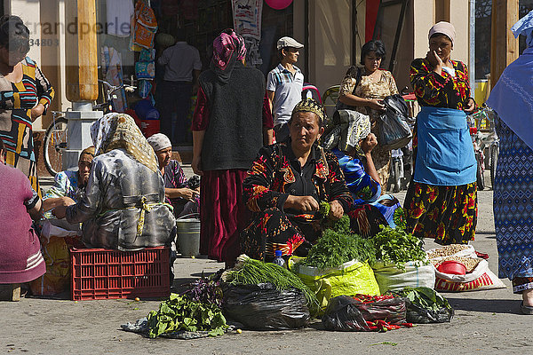 Marktstand Außenaufnahme Mensch Tag Menschen Lebensmittel Basar Asien Zentralasien Markt Umsatz Samarkand Seidenstraße Usbekistan