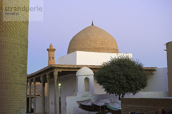 Außenaufnahme bauen Abend Gebäude niemand Architektur Stimmung Religion Islam UNESCO-Welterbe Asien Zentralasien Abenddämmerung Minarett Moschee Seidenstraße Dämmerung Usbekistan