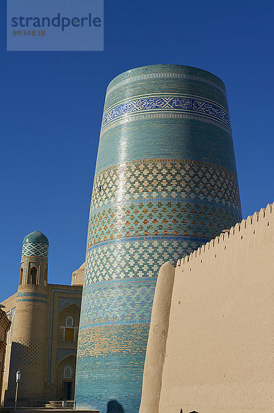 Hochformat Außenaufnahme bauen Tag Gebäude niemand Architektur Religion Islam UNESCO-Welterbe Asien Zentralasien Minarett Moschee Seidenstraße Usbekistan