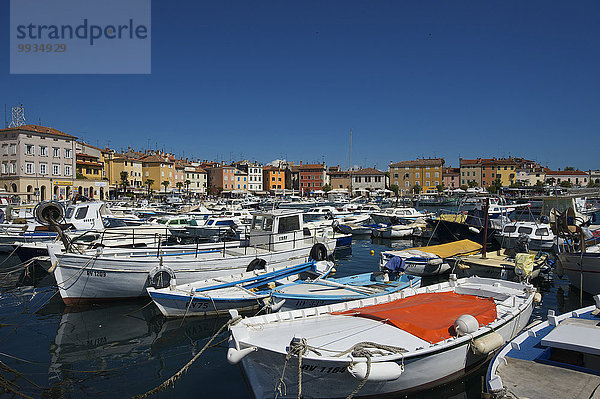 Fischereihafen Fischerhafen Außenaufnahme Hafen Europa Tag niemand Stadt Großstadt Boot Meer Altstadt Adriatisches Meer Adria Kroatien Fischerboot Istrien Mittelmeer Rovinj