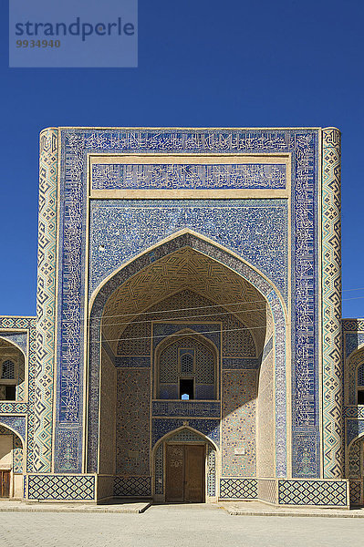 Hochformat Außenaufnahme bauen Tag Gebäude niemand Architektur Religion Islam UNESCO-Welterbe Asien Buchara Zentralasien Koranschule Seidenstraße Usbekistan