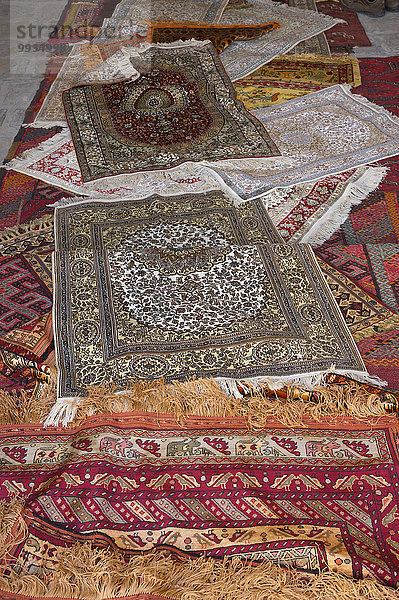 Tradition niemand Kunst innerhalb Teppichboden Teppich Teppiche Souvenir Asien Buchara Zentralasien Handwerk Seidenstraße Usbekistan Wandteppich