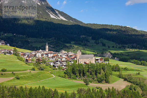 Europa Palast Schloß Schlösser Dorf Kanton Graubünden Schweiz