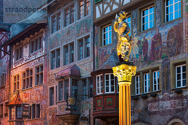beleuchtet Europa Wohnhaus Gebäude Fassade Hausfassade Gemälde Bild Kanton Schaffhausen Illumination Stein am Rhein Schweiz