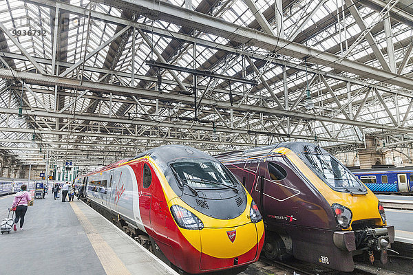 Europa britisch Großbritannien Zug Mittelpunkt Glasgow Schottland Haltestelle Haltepunkt Station