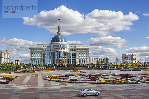 Skyline Skylines Blume Sommer niemand Reise Großstadt Architektur bunt Pflanze Tourismus Allee Prachtstraße Zentralasien Kasachstan