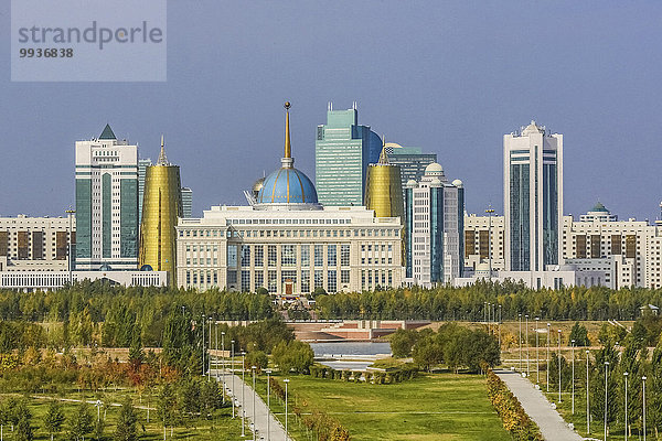 Panorama Skyline Skylines Sommer niemand Reise Großstadt Architektur bunt Palast Schloß Schlösser Tourismus Präsident Zentralasien Kasachstan neu