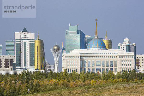 Panorama Skyline Skylines Sommer niemand Reise Großstadt Architektur bunt Palast Schloß Schlösser Tourismus Präsident Zentralasien Kasachstan neu