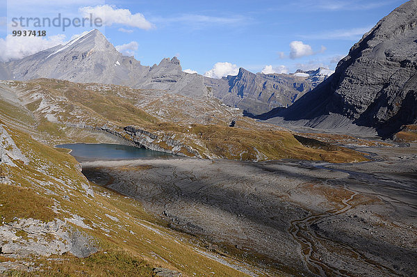 klar Europa Berg See fließen Fluss Bach Leuk Schweiz