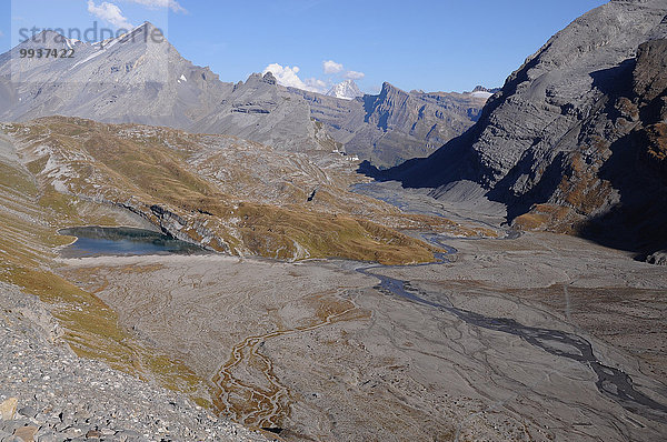 klar Europa Berg See fließen Fluss Bach Leuk Schweiz