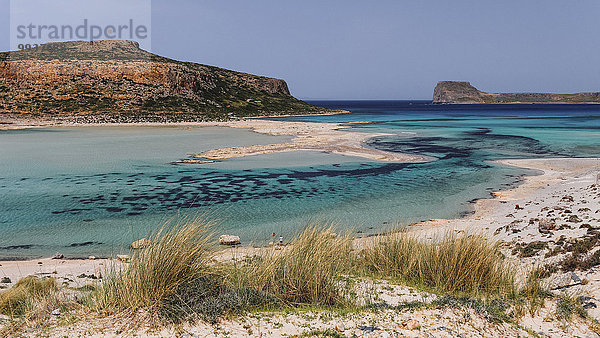 Europa Strand Küste Meer Insel blau Gras türkis Bucht Chania Kreta Griechenland Halbinsel