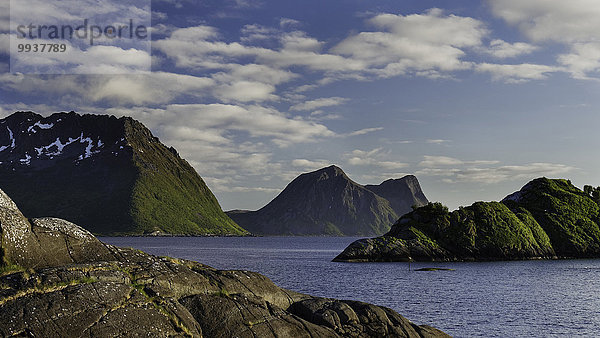 Wasserrand Felsbrocken Europa Berg Wolke Himmel Küste Meer Norwegen Insel Granit Nordsee Skandinavien Troms