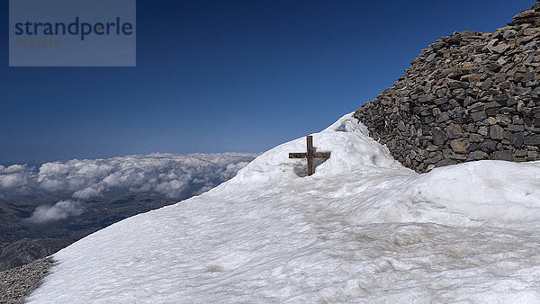 Landschaftlich schön landschaftlich reizvoll überqueren Europa Berg Berggipfel Gipfel Spitze Spitzen Wolke Himmel Landschaft weiß Christentum blau russisch orthodox russisch-orthodox Kreta Kreuz Griechenland griechisch orthodox griechisch-orthodox Schnee Gipfelkreuz