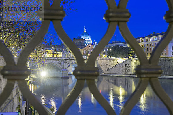 hinter Rom Hauptstadt Fluss blau Zaun Tiber Basilika Stunde Italien