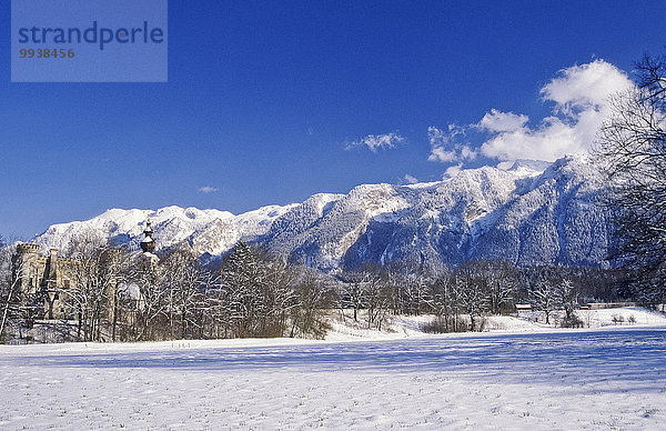 bauen Europa Berg ruhen Palast Schloß Schlösser Wohnhaus Gebäude Steilküste Schnee Stadt Großstadt weiß Architektur Geschichte Fassade Hausfassade Alpen Bayern Berchtesgaden Deutschland alt Rest Überrest Tourismus