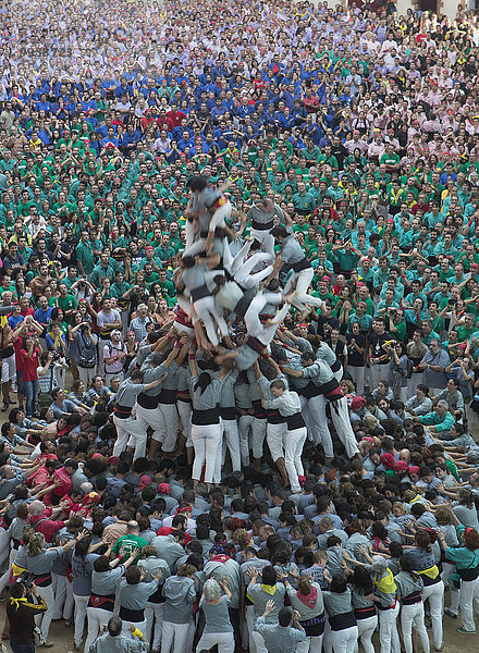 pyramidenförmig Pyramide Pyramiden Europa Mensch Menschen Wettbewerb Fest festlich Tradition grün Reise bunt Tourismus Festival Größe Katalonien Show Spanien Tarragona