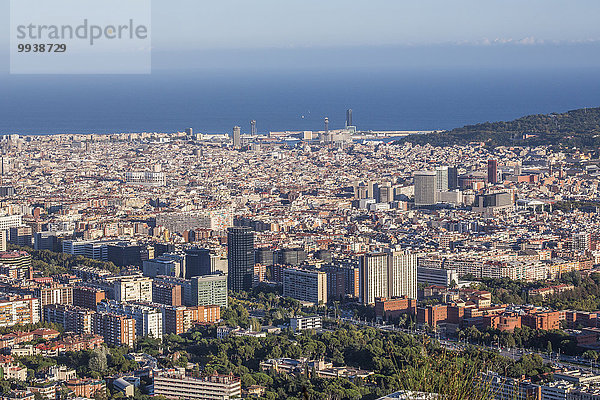 Schrägansicht schräg Panorama Skyline Skylines Europa niemand Großstadt Architektur Herbst Tourismus Allee Barcelona Katalonien Spanien