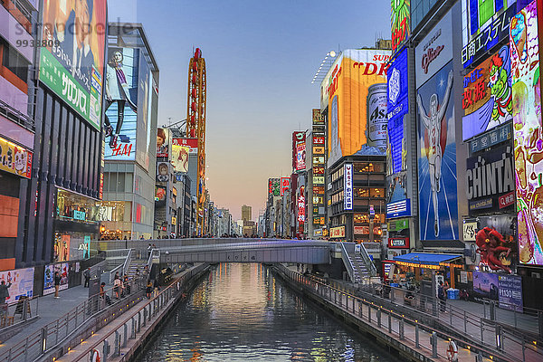Sonnenuntergang Entertainment Reise Werbung Großstadt Architektur Wahrzeichen bunt Brücke Beleuchtung Licht Tourismus Asien Innenstadt Japan Osaka