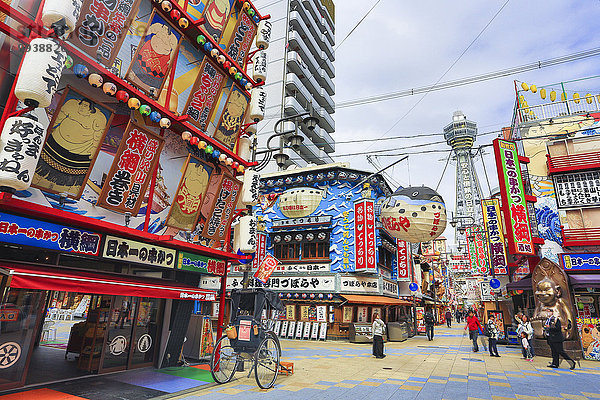 Fisch Pisces fliegen fliegt fliegend Flug Flüge Mensch Menschen Straße Entertainment Reise Werbung Großstadt Wahrzeichen bunt Turm rot Tourismus Asien Japan Osaka