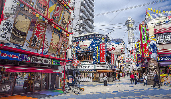 Fisch Pisces fliegen fliegt fliegend Flug Flüge Straße Entertainment Reise Werbung Großstadt Wahrzeichen bunt Turm rot Tourismus Asien Japan Osaka