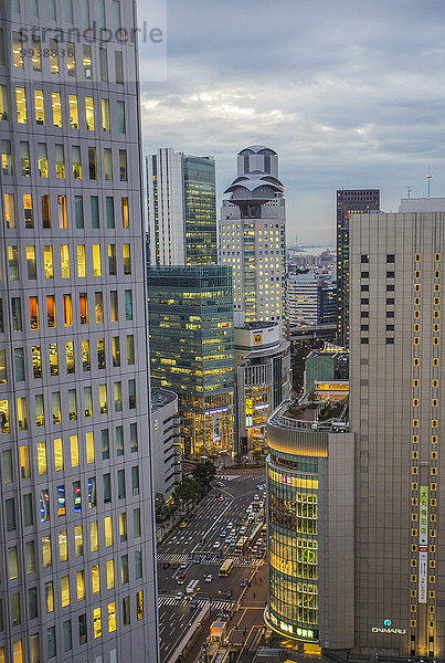 Skyline Skylines Sonnenuntergang niemand Reise Großstadt Architektur bunt Tourismus Asien Innenstadt Japan Osaka Haltestelle Haltepunkt Station