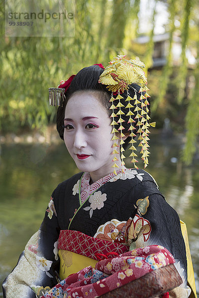 Tradition Individualität bunt Schminke Außenaufnahme Kostüm - Faschingskostüm Mädchen Asien Verkleidung Geisha Japan japanisch Kimono Kyoto