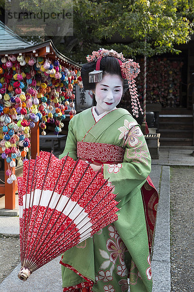 Tradition Regenschirm Schirm Individualität Reise bunt Schminke Außenaufnahme Tourismus Kostüm - Faschingskostüm Loyalität Mädchen Asien Verkleidung Geisha Japan japanisch Kimono Kyoto